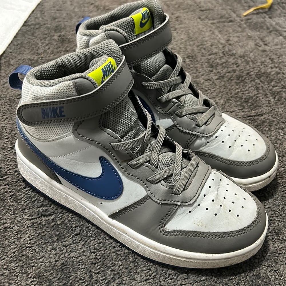 Nike mid court Boro size 3